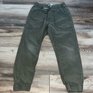 Boys khaki green old navy cargo pants size 6/7